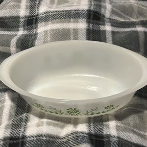 SELLING VINTAGE GLASS BAKE COLOR WHITE And GREEN PRE-OWNED CONDITION NO SPOTS